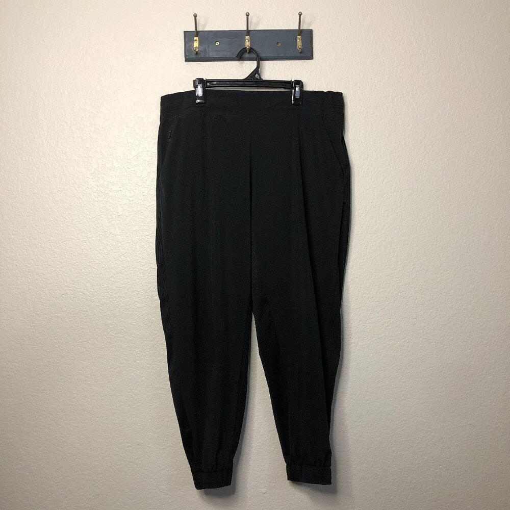 Athleta Black Multimedia Brooklyn Jogger Women's Size 14/P Zippered Pockets EUC!